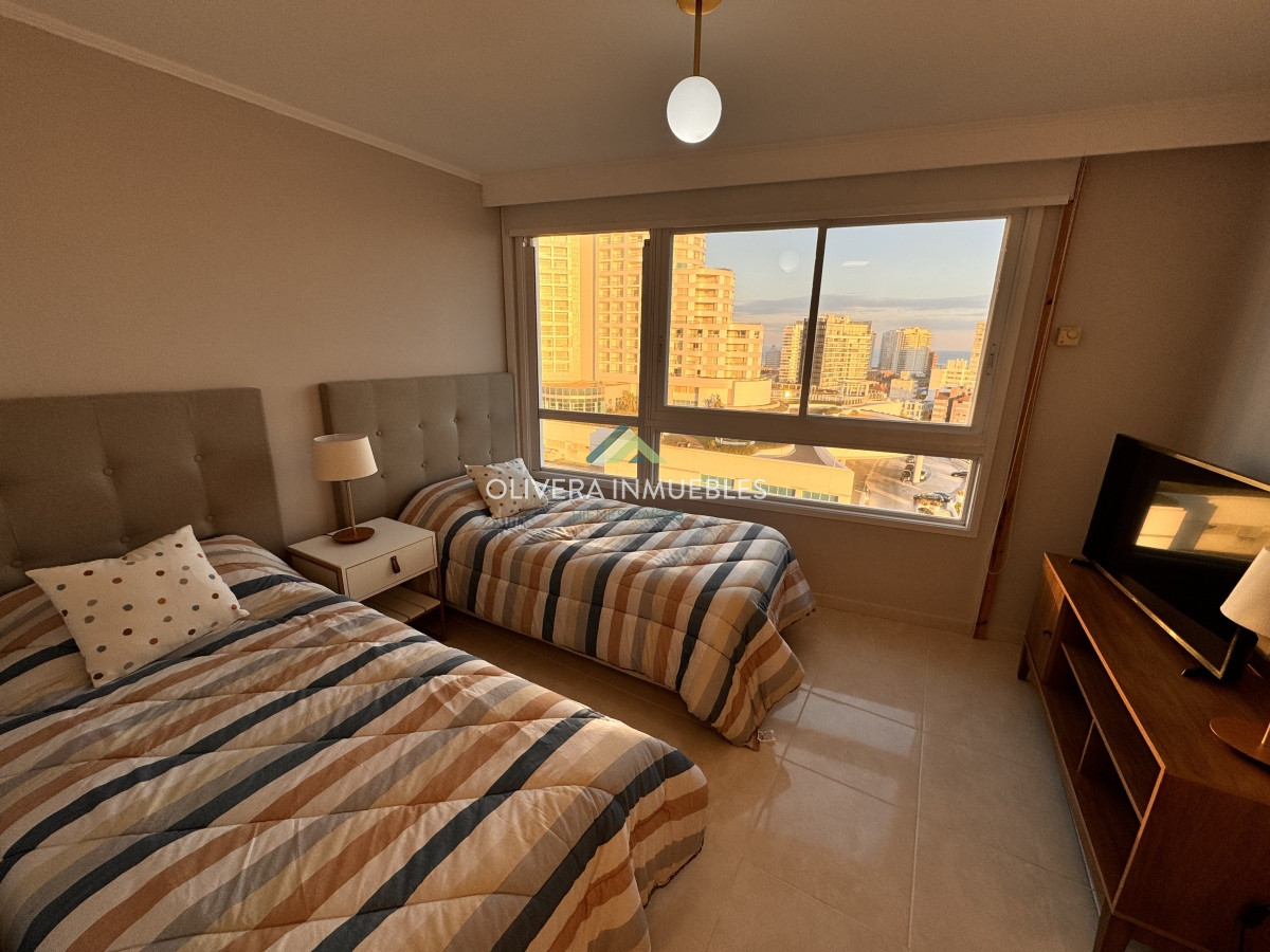 Apartamento ID.12358 - Apartamento en venta de 4 dormitorios en Playa Mansa, Punta del Este