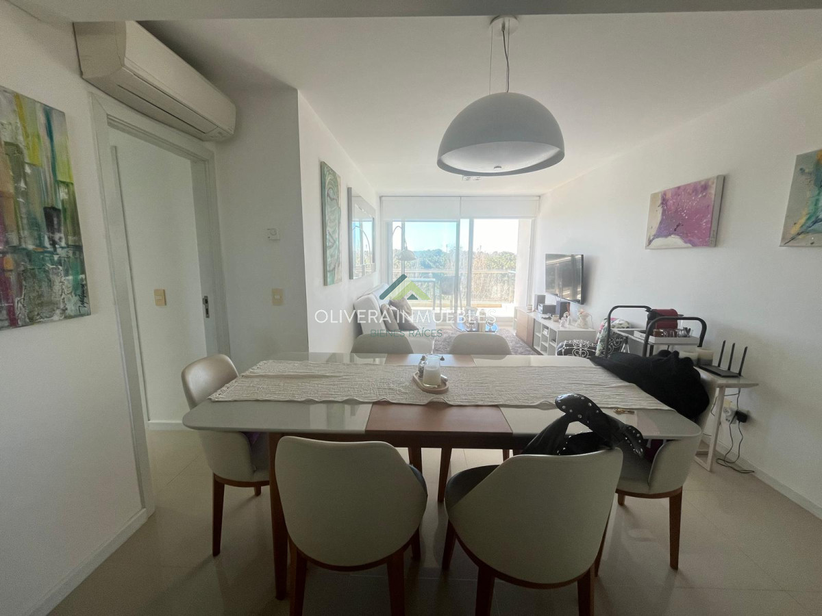 Apartamento ID.8788 - Apartamento tipo casa, con amplia terraza. 2 dormitorios 2 baños.