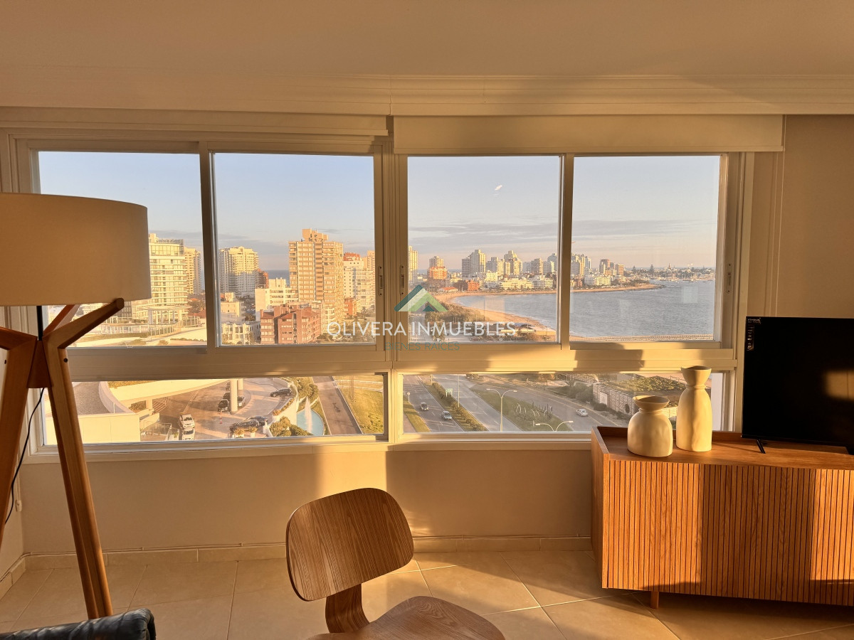 Apartamento ID.12358 - Apartamento en venta de 4 dormitorios en Playa Mansa, Punta del Este