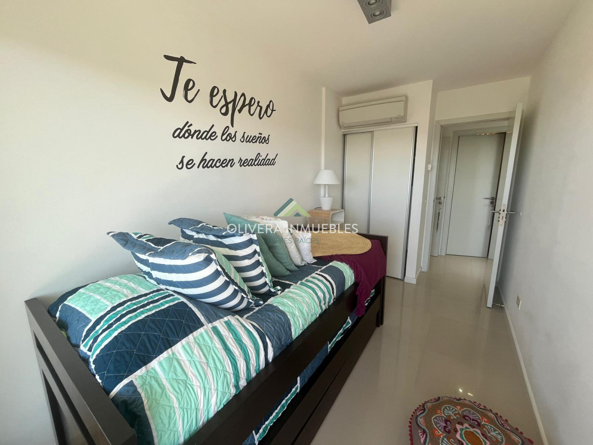 Apartamento ID.8788 - Apartamento tipo casa, con amplia terraza. 2 dormitorios 2 baños.