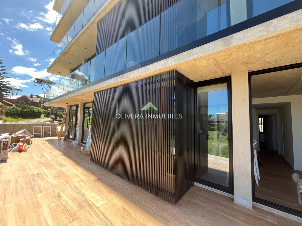 Apartamento ID.11435 - Apartamento en venta, alquiler anual o alquiler de verano  de 2 dormitorio en Playa Mansa, Punta del Este