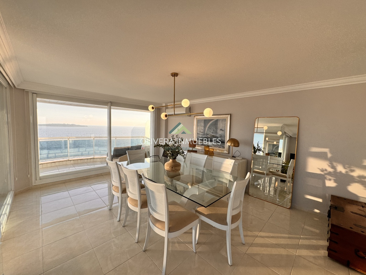 Apartamento ID.12358 - Apartamento en venta de 4 dormitorios en Playa Mansa, Punta del Este