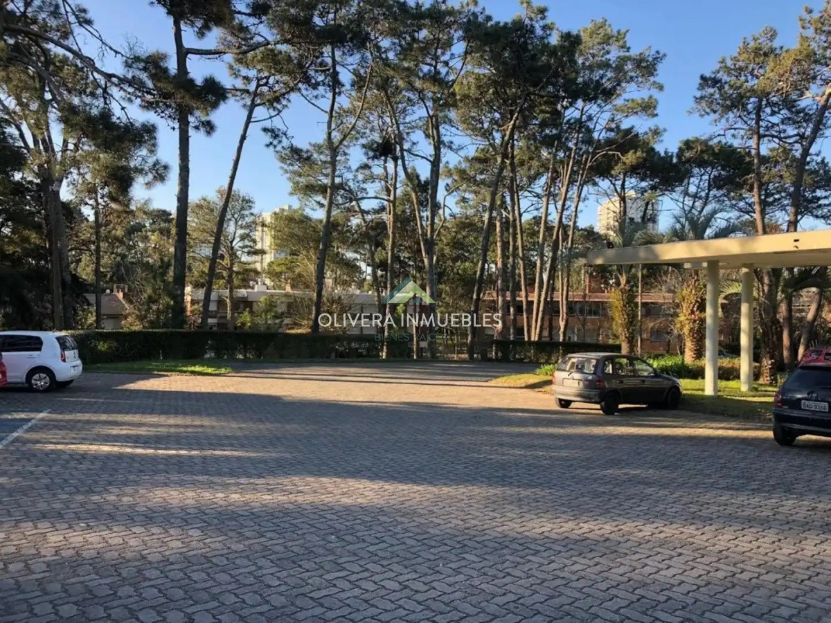 Apartamento ID.9517 - Atención !! Apartamento Complejo en Arcobaleno - Baño Totalmente Nuevo !!