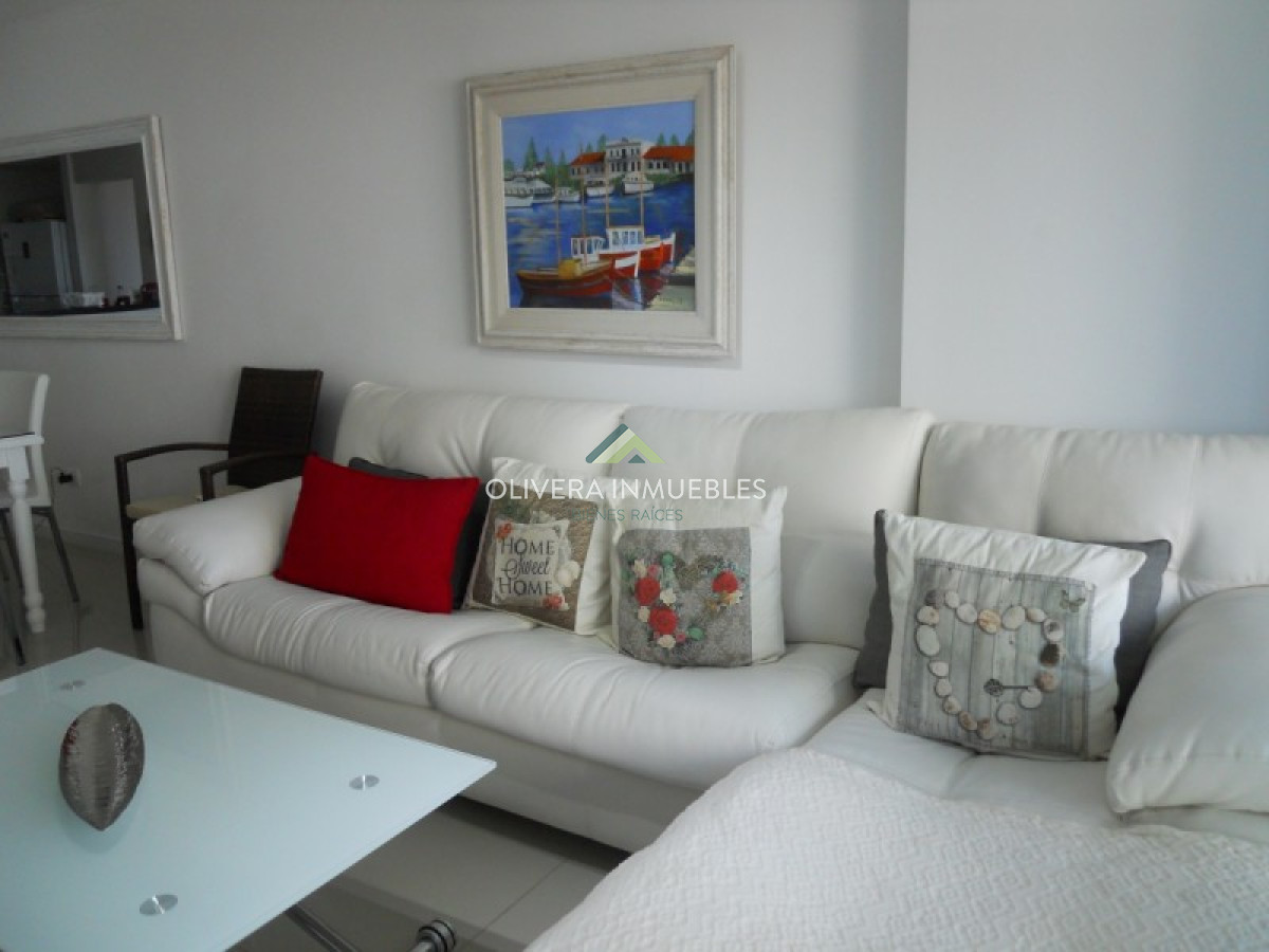 Apartamento ID.4440 - Apartamento en venta y alquiler de 2 dormitorios, Punta del Este.