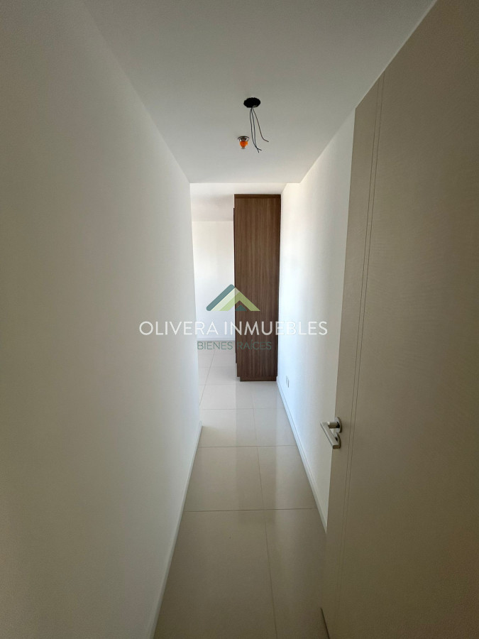 Apartamento ID.2222 - Apartamento en venta en Punta del Este, sobre la Avenida Roosvelt en Edificio Gala Vista