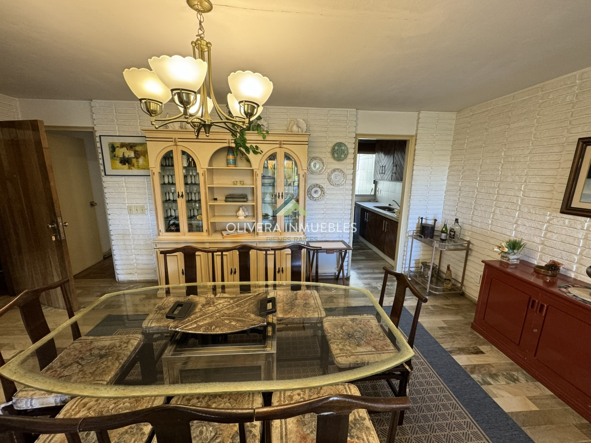 Apartamento ID.11812 - Apartamento en venta de 4 dormitorios en Playa Mansa Punta del Este