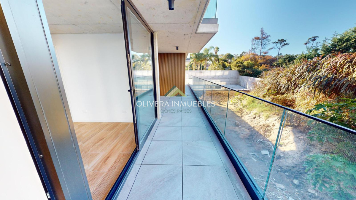 Apartamento ID.12138 - Oportunidad en primera línea, 2 dormitorios, 2 baños.