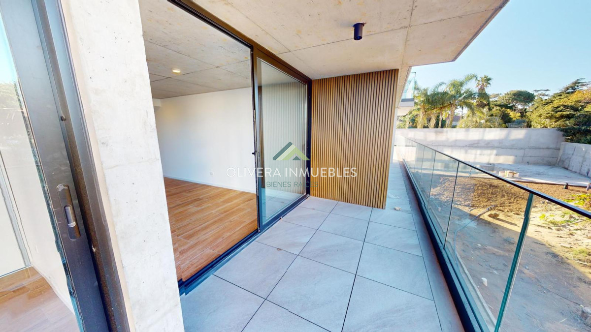Apartamento ID.12138 - Oportunidad en primera línea, 2 dormitorios, 2 baños.
