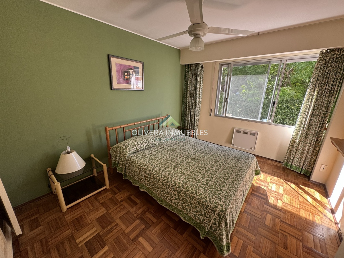 Apartamento ID.11812 - Apartamento en venta de 4 dormitorios en Playa Mansa Punta del Este