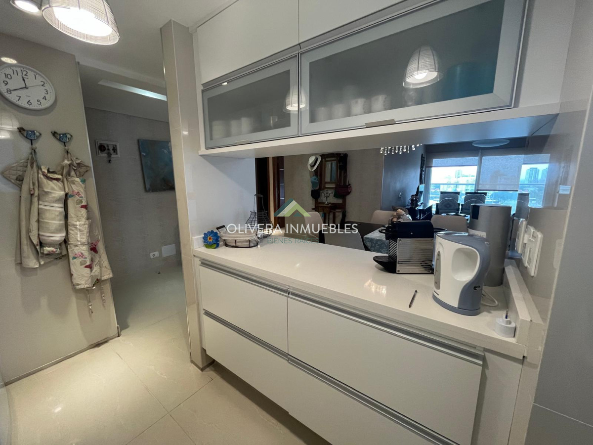 Apartamento ID.13713 - Apartamento en venta a pasos del mar, Punta del Este