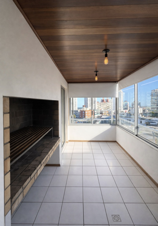 Apartamento en venta de 2 dormitorios con parrillero Punta del Este 