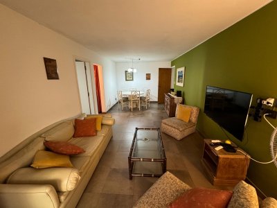 Apartamento en venta 2 dormitorios y medio, Playa Mansa, Punta del Este