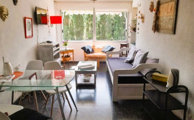 Apartamento de 1 dormitorio y medio. Zona tranquila de Punta de Este. A 2 cuadras de la playa!