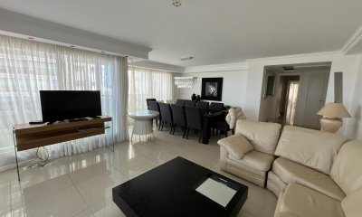 Apartamento en venta de 4 dormitorios en Playa Brava, Punta del Este