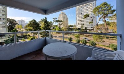 Oportunidad, apartamento de 2 dormitorios y 2 baños. Roosevelt.