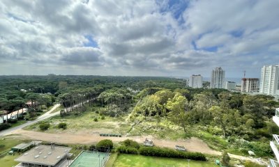 VENTA DE APARTAMENTO DE 1 DORMITORIO EN PISO ALTO EN TORRE ONE PUNTA DEL ESTE