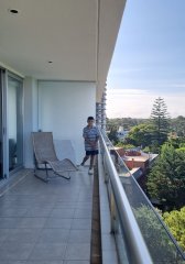 Apartamento tipo casa, con amplia terraza. 2 dormitorios 2 baños.