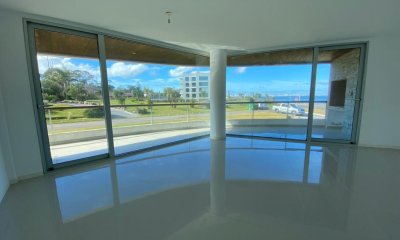 Departamento de 3 dormitorios en venta, frente al mar.