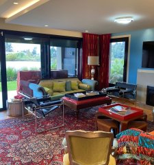 Apartamento en venta 3 dormitorios, con patio y una vista única al lago.