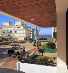 Amplio apartamento de 3 dormitorios y 2 baños, en la península. Punta del Este.