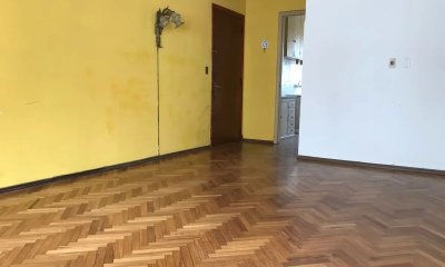Venta apartamento 2 dormitorios mas servicio en el Centro Montevideo