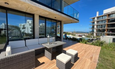 Apartamento en venta, alquiler anual o alquiler de verano  de 2 dormitorio en Playa Mansa, Punta del Este