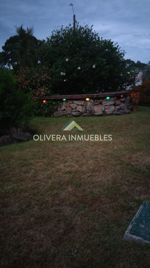 Casa ID.7151 - Alquiler y venta sobre playa mansa. 