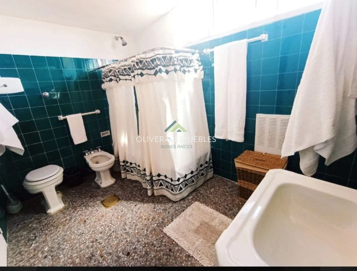 Casa ID.10758 - Casa en venta de 4 dormitorios en Playa Mansa, Punta del Este