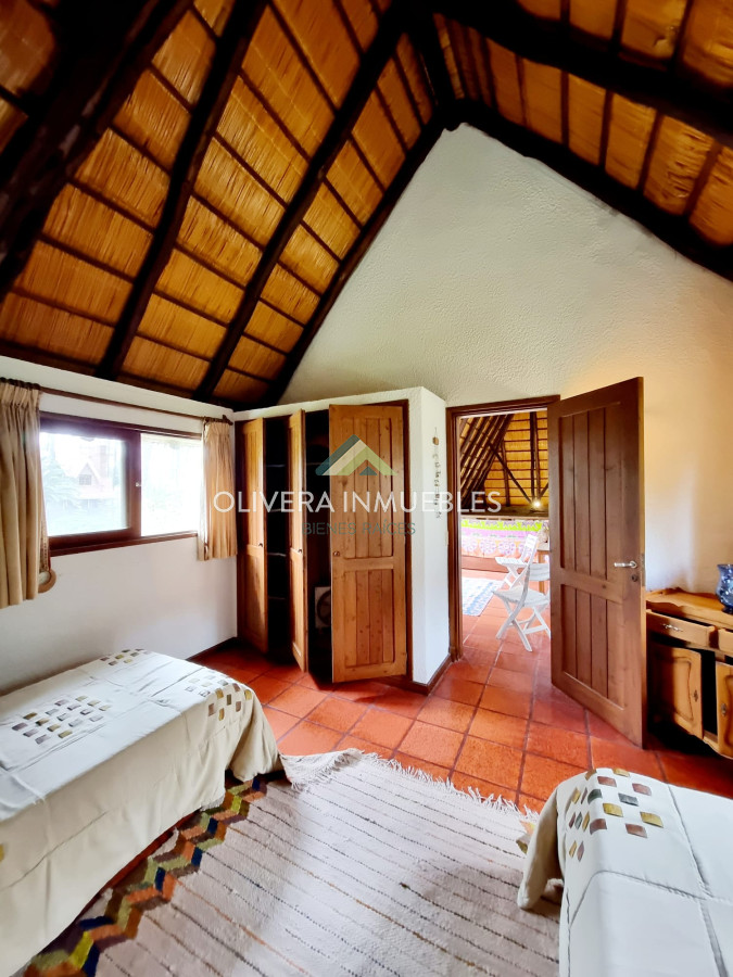 Casa ID.10990 - Alquiler de verano! Casa de 4 dormitorios, 3 baños. Barbacoa abierta, cancha de tennis. Gran jardín!