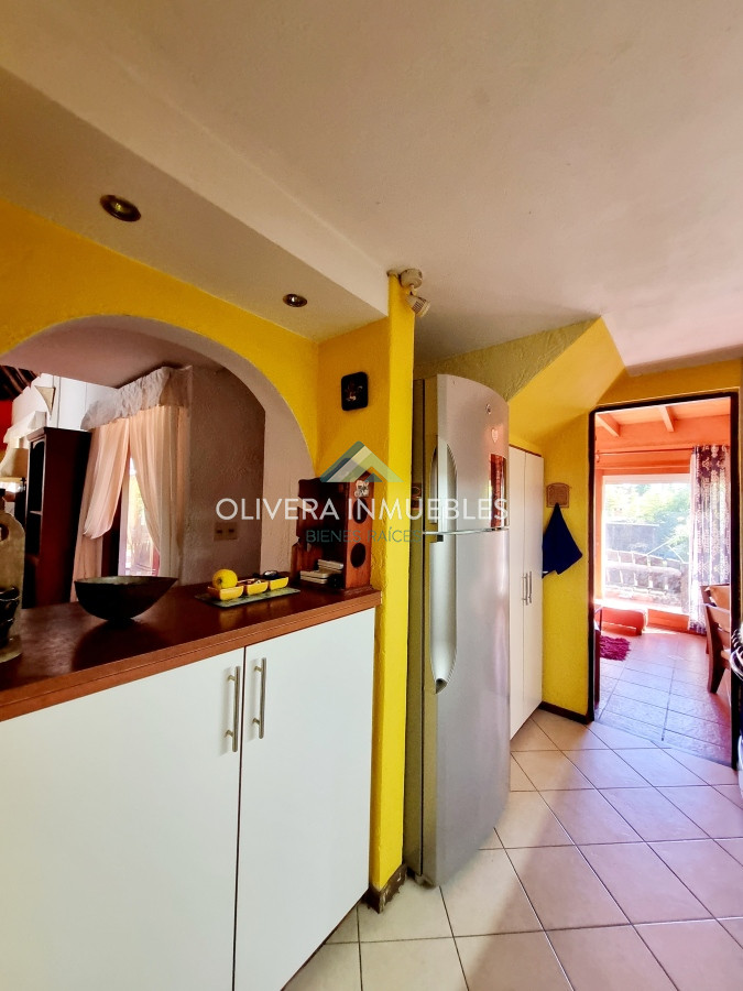 Casa ID.10932 - Casa de 4 dormitorios y 3 baños. Venta y alquiler de temporada. Pinares