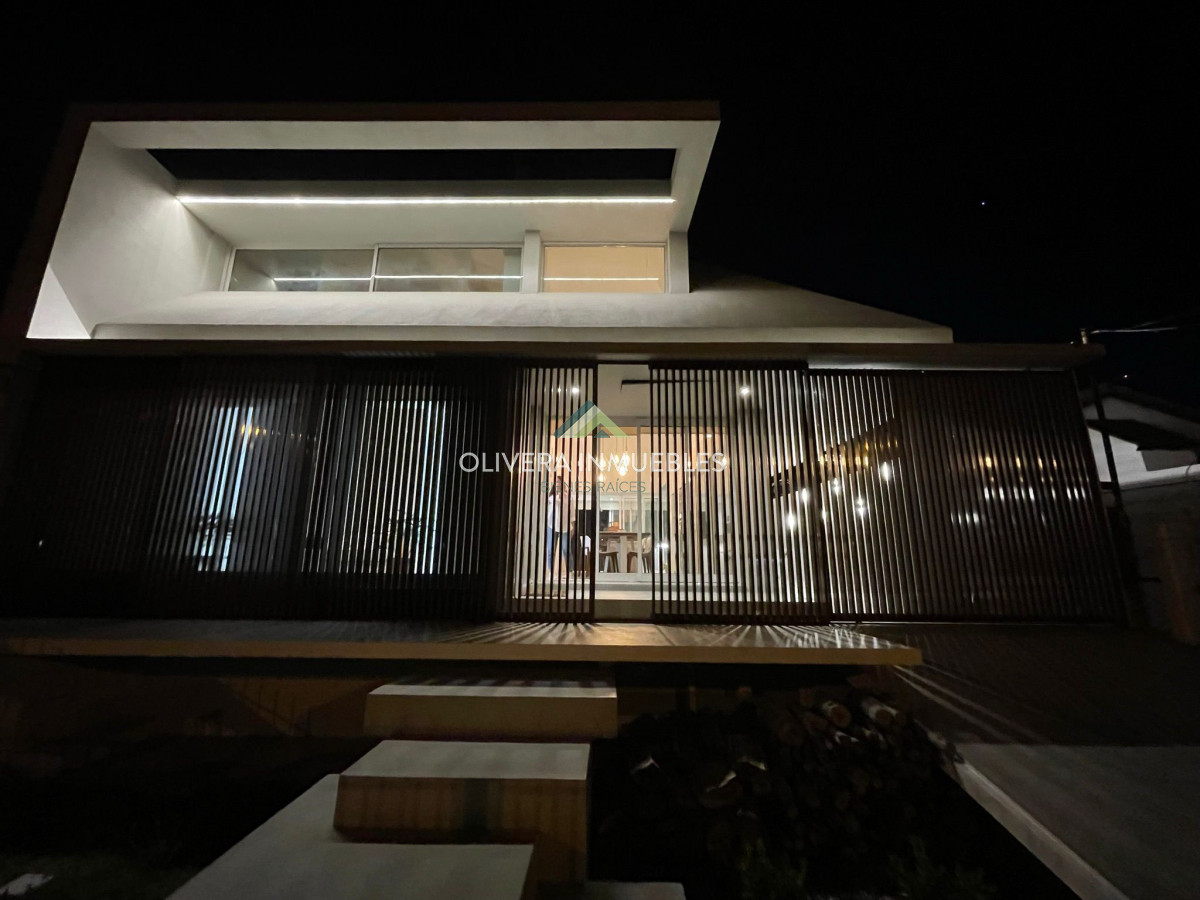 Casa ID.11157 - Exclusiva casa en venta con piscina climatizada,Montevideo