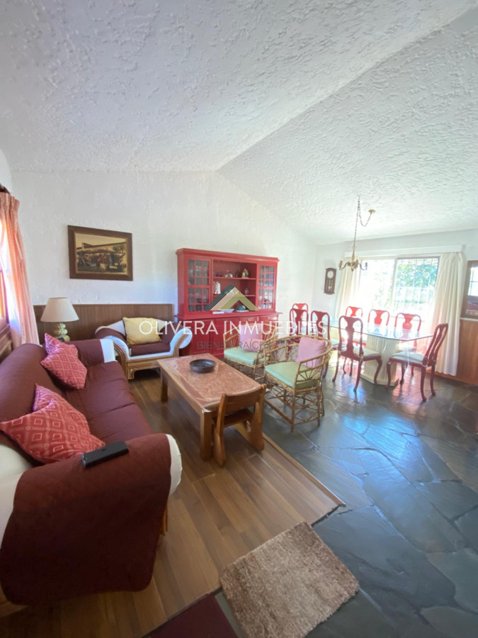 Casa ID.12732 - CHALET EN VENTA 3 DOR Y DEPENDENCIA EN PLAYA MANSA (PUNTA DEL ESTE)
