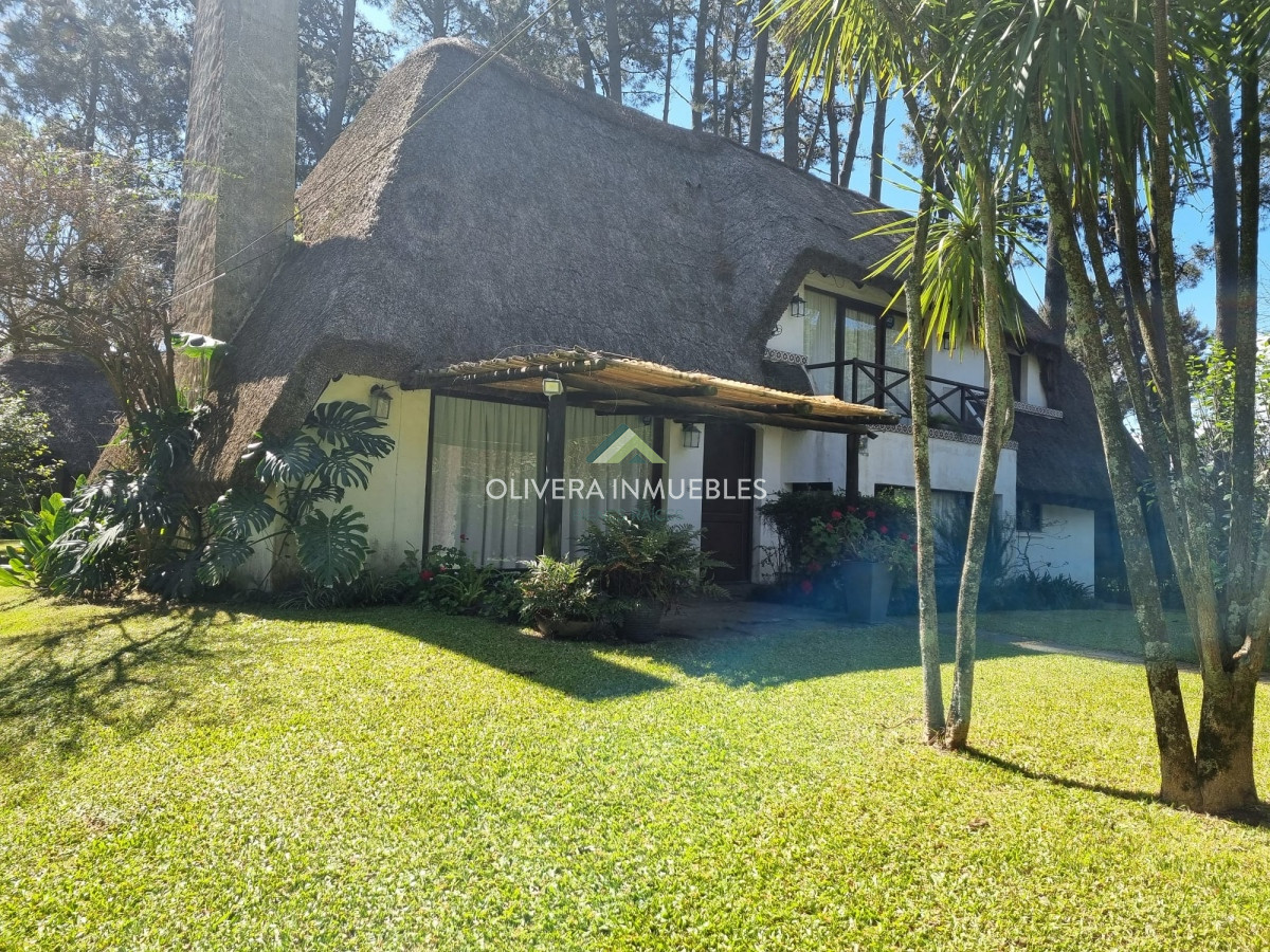 Casa ID.10990 - Alquiler de verano! Casa de 4 dormitorios, 3 baños. Barbacoa abierta, cancha de tennis. Gran jardín!