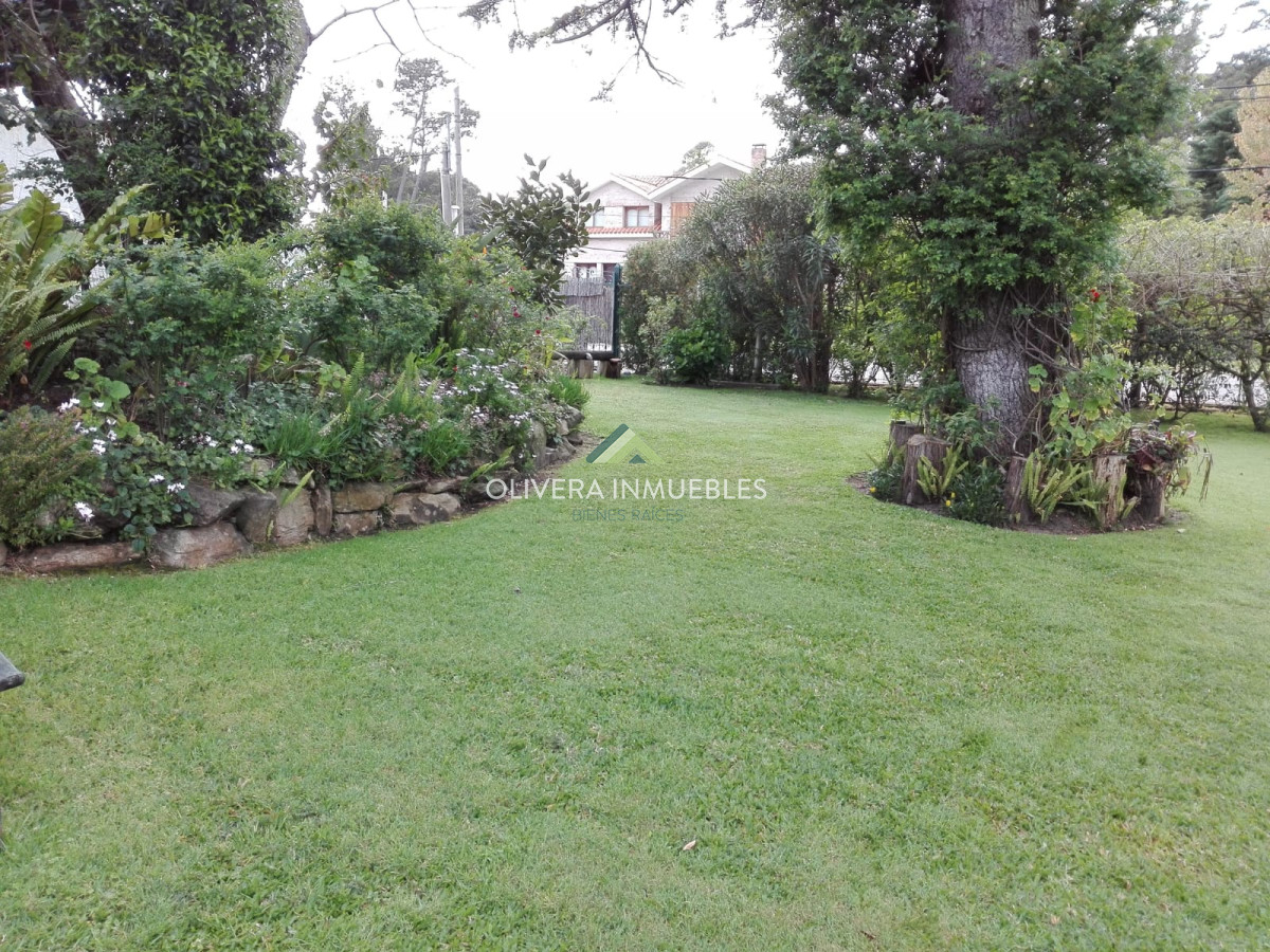 Casa ID.9818 - Casa en venta, 6 dormitorios Punta del Este