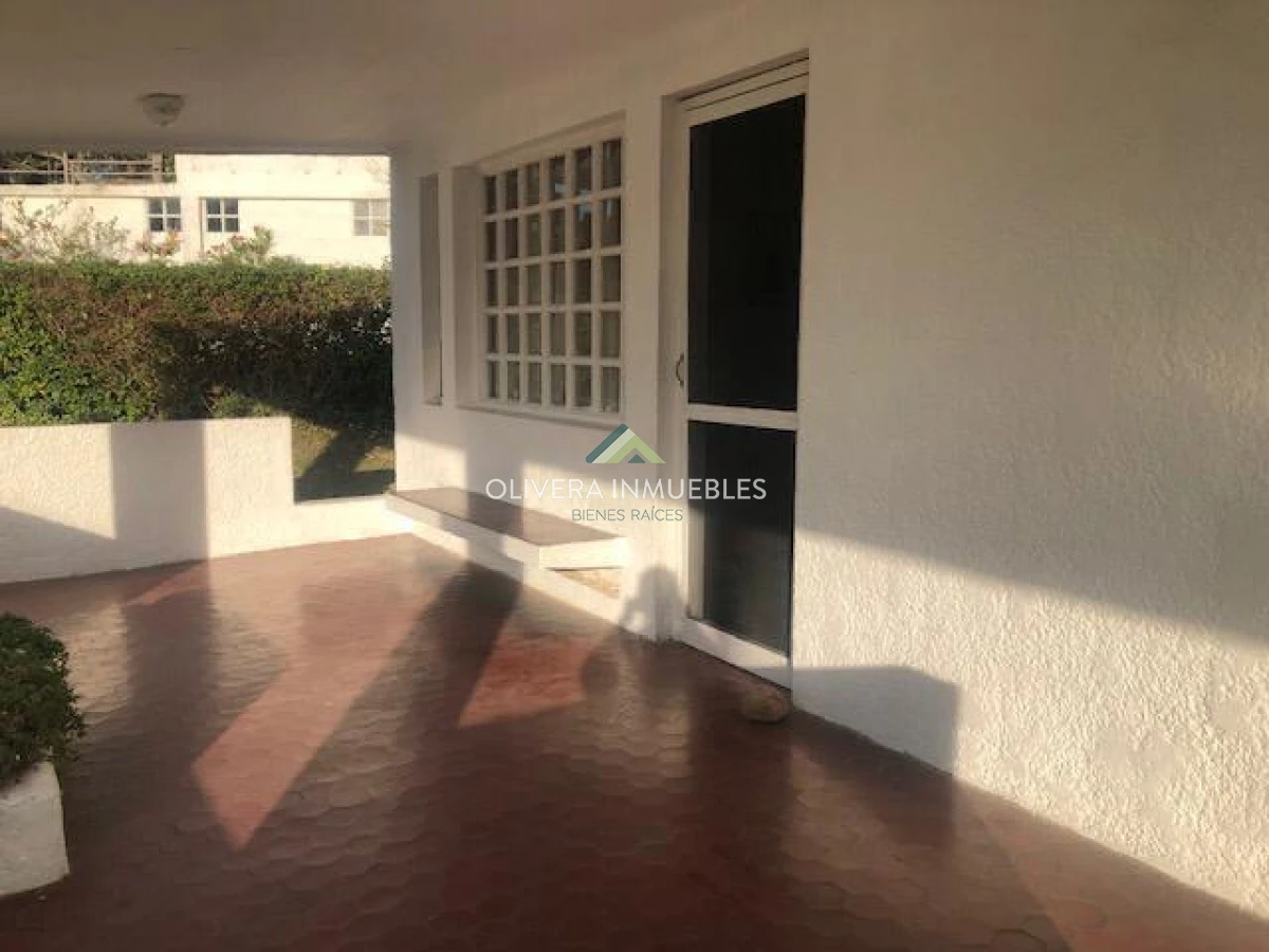 Casa ID.13899 - Alquiler anual a pasos del mar