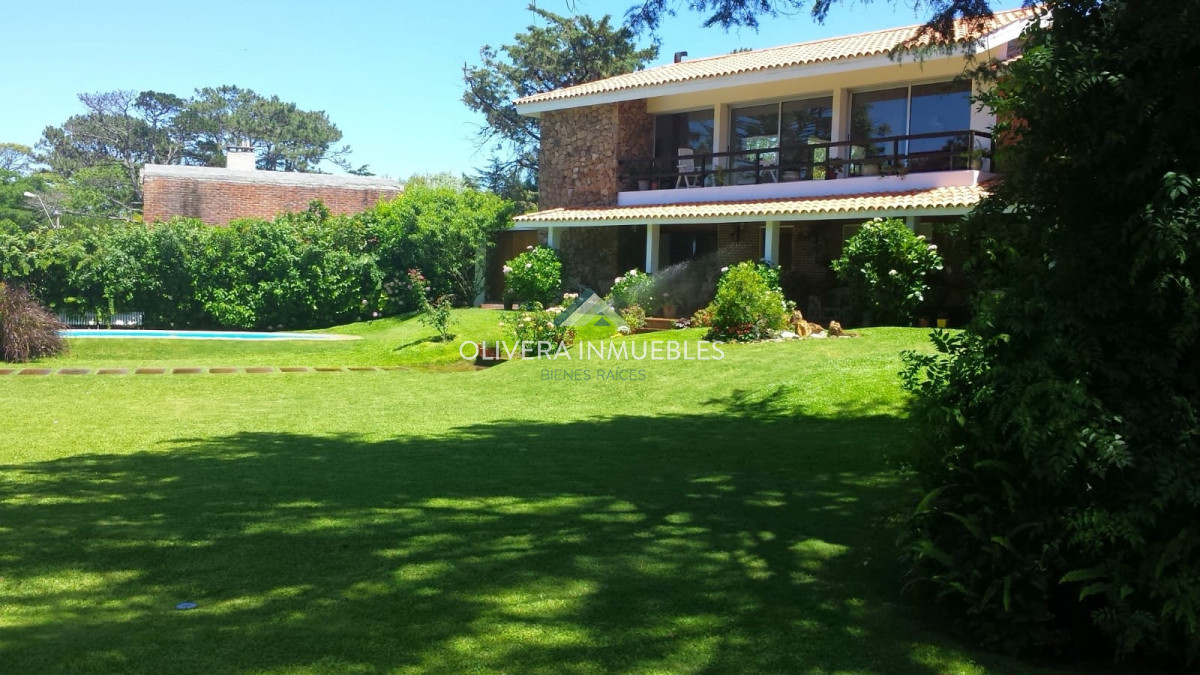 Casa ID.9818 - Casa en venta, 6 dormitorios Punta del Este