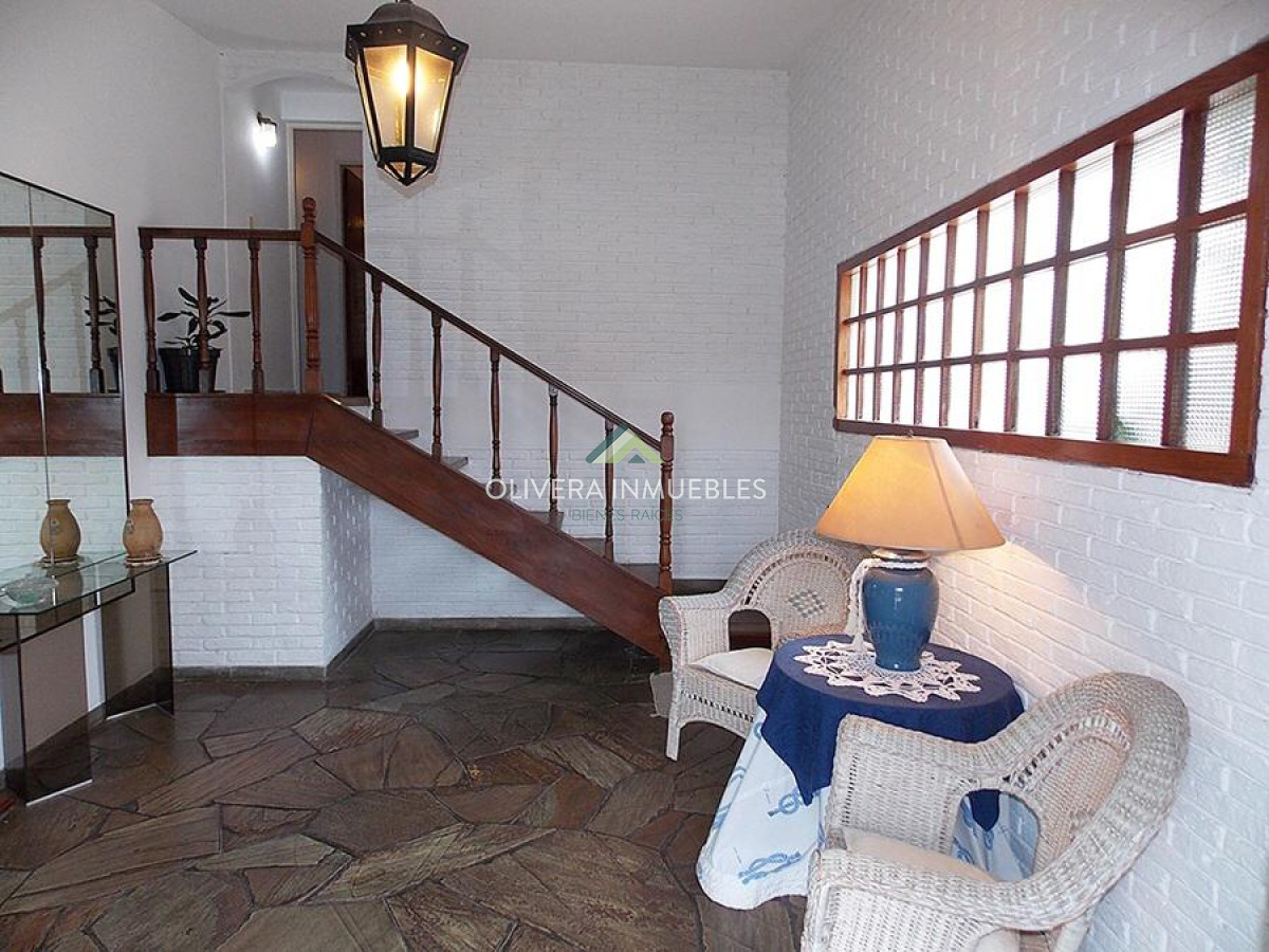 Casa ID.10758 - Casa en venta de 4 dormitorios en Playa Mansa, Punta del Este