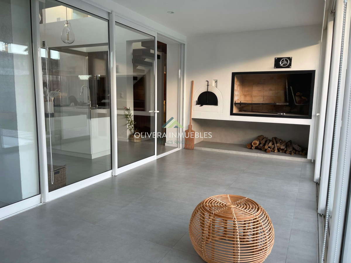 Casa ID.11157 - Exclusiva casa en venta con piscina climatizada,Montevideo