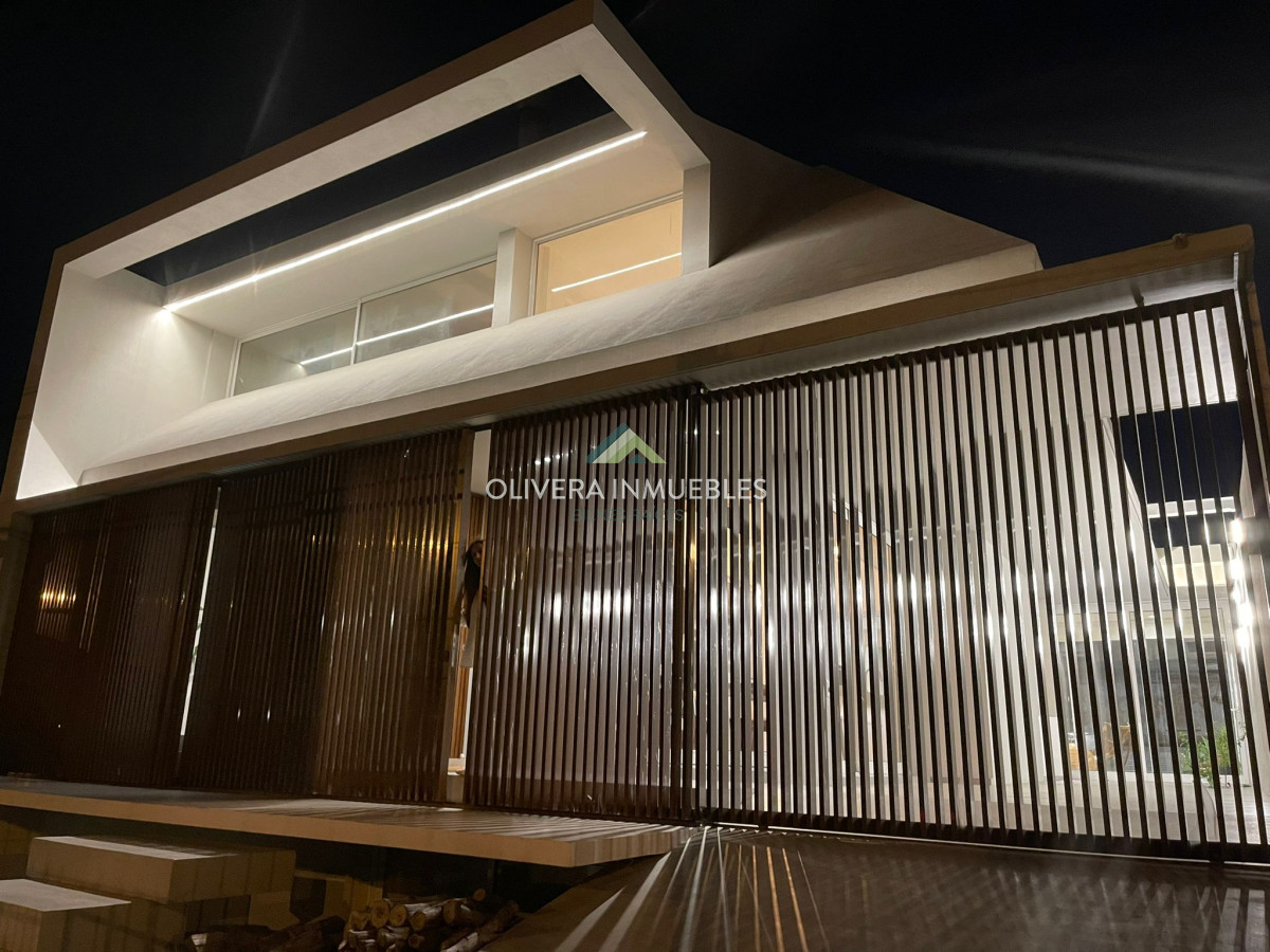 Casa ID.11157 - Exclusiva casa en venta con piscina climatizada,Montevideo