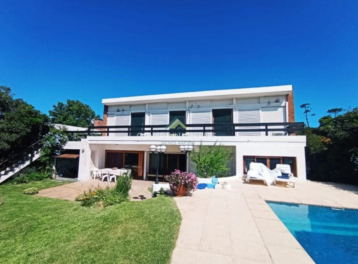 Casa ID.10758 - Casa en venta de 4 dormitorios en Playa Mansa, Punta del Este