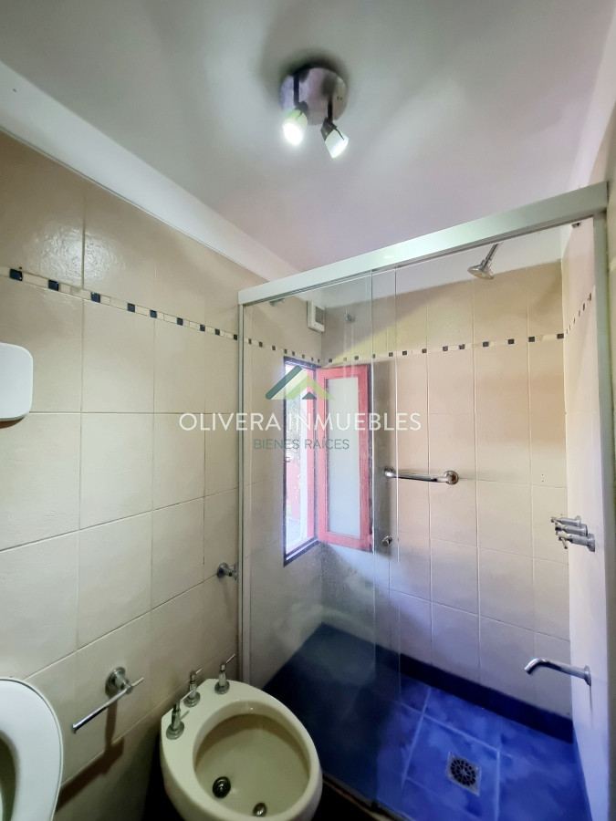 Casa ID.10932 - Casa de 4 dormitorios y 3 baños. Venta y alquiler de temporada. Pinares