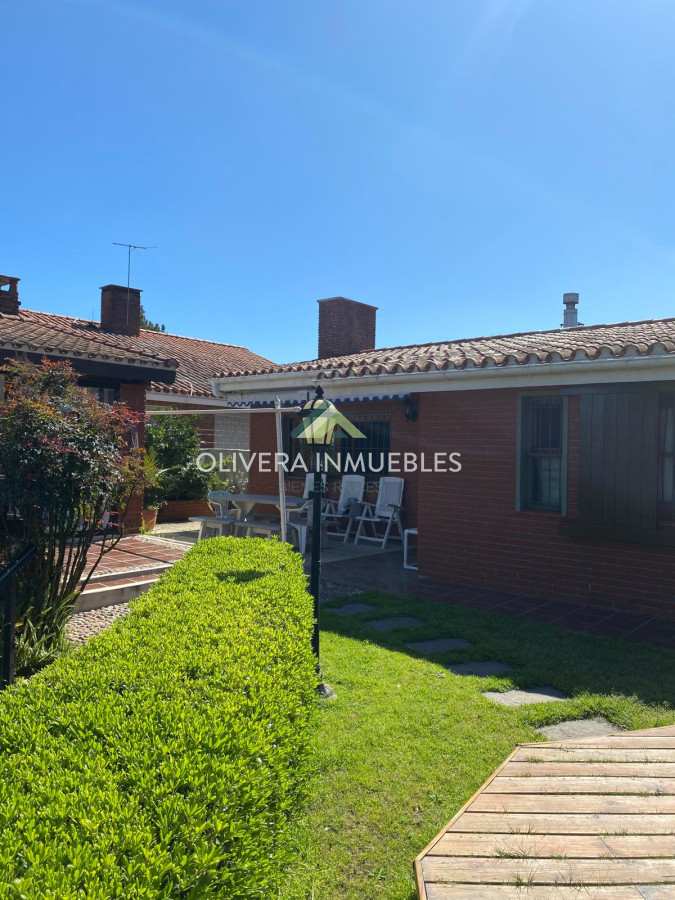 Casa ID.12732 - CHALET EN VENTA 3 DOR Y DEPENDENCIA EN PLAYA MANSA (PUNTA DEL ESTE)