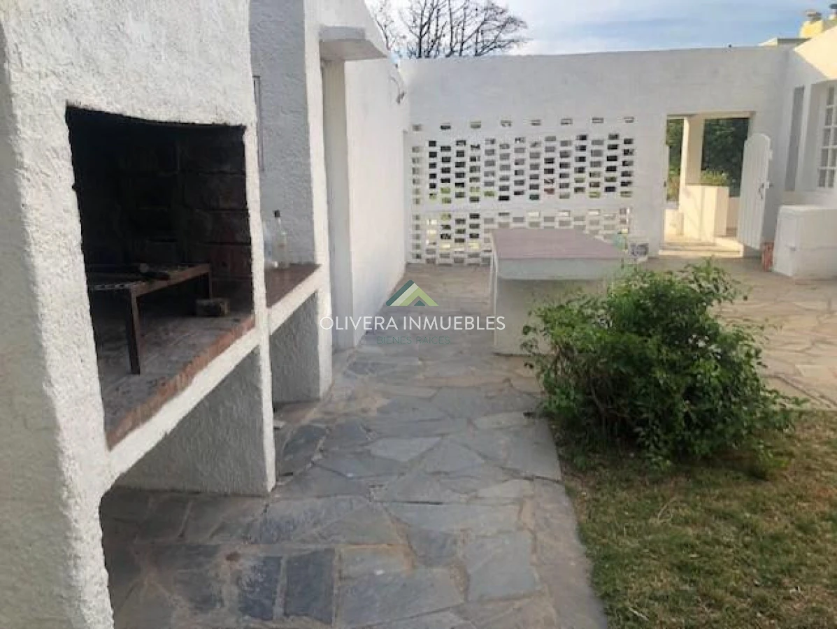 Casa ID.13899 - Alquiler anual a pasos del mar
