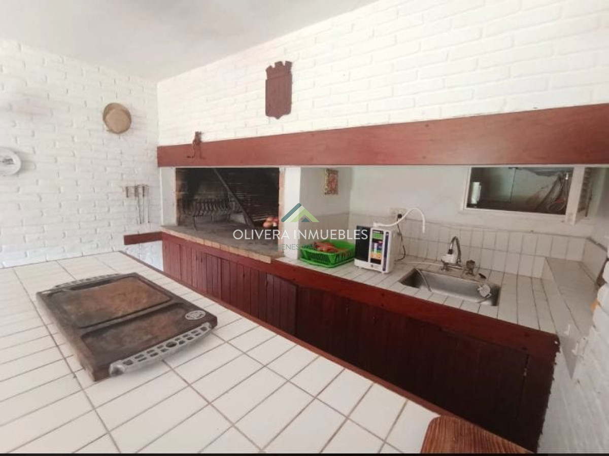 Casa ID.10758 - Casa en venta de 4 dormitorios en Playa Mansa, Punta del Este