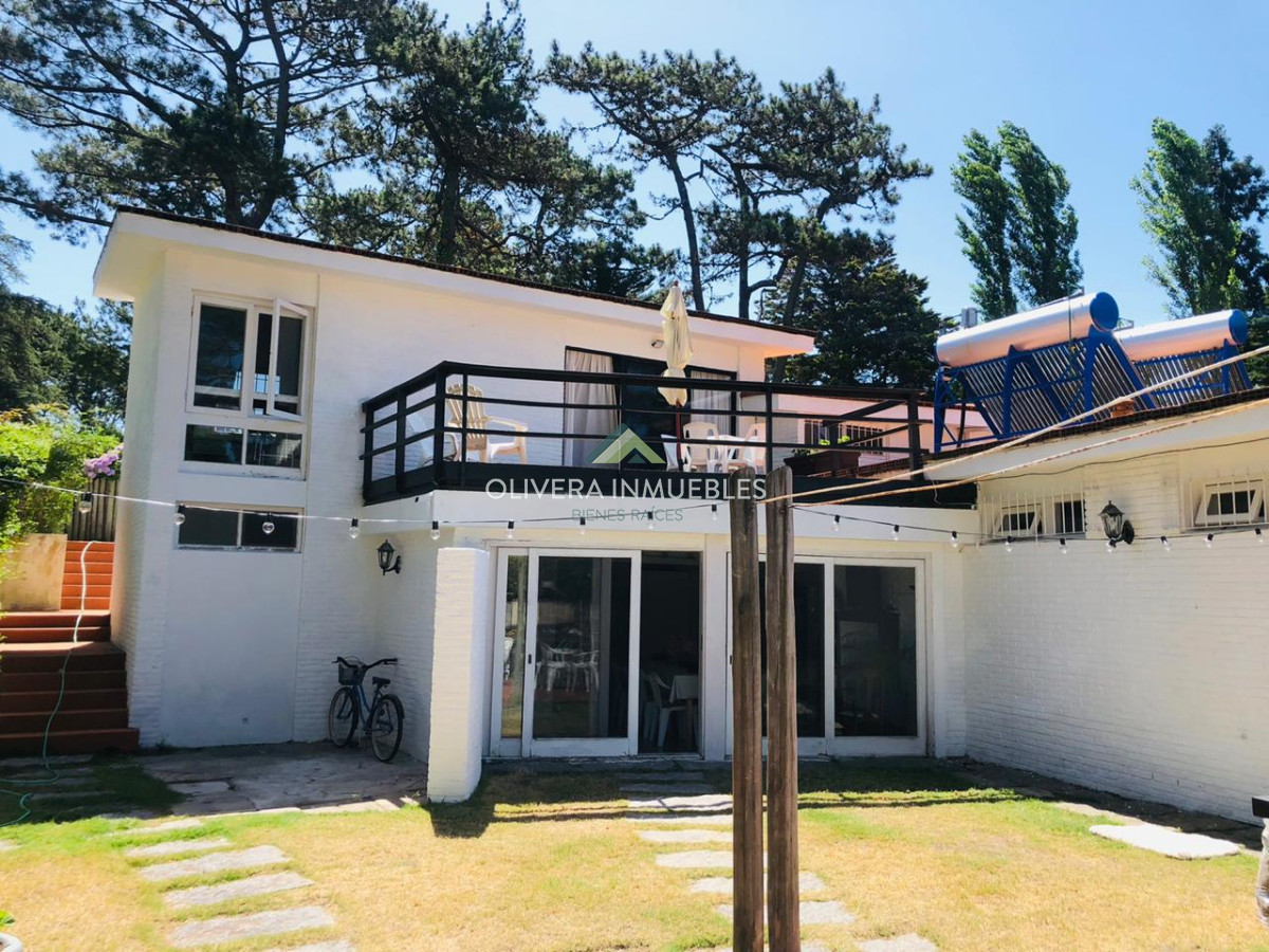 Casa ID.7461 - Casa de 5 dormitorios más servicio en alquiler temporada.