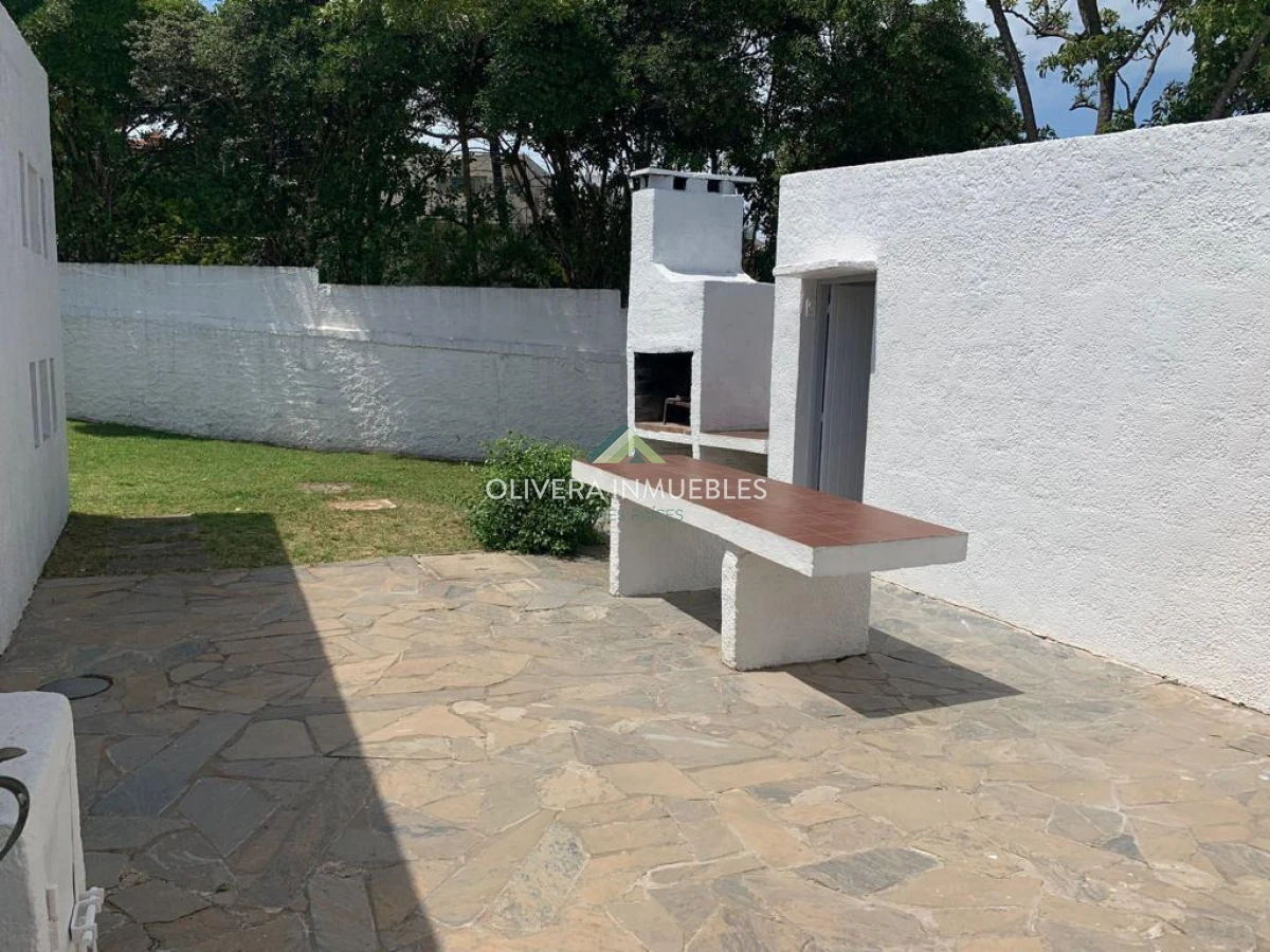Casa ID.13899 - Alquiler anual a pasos del mar