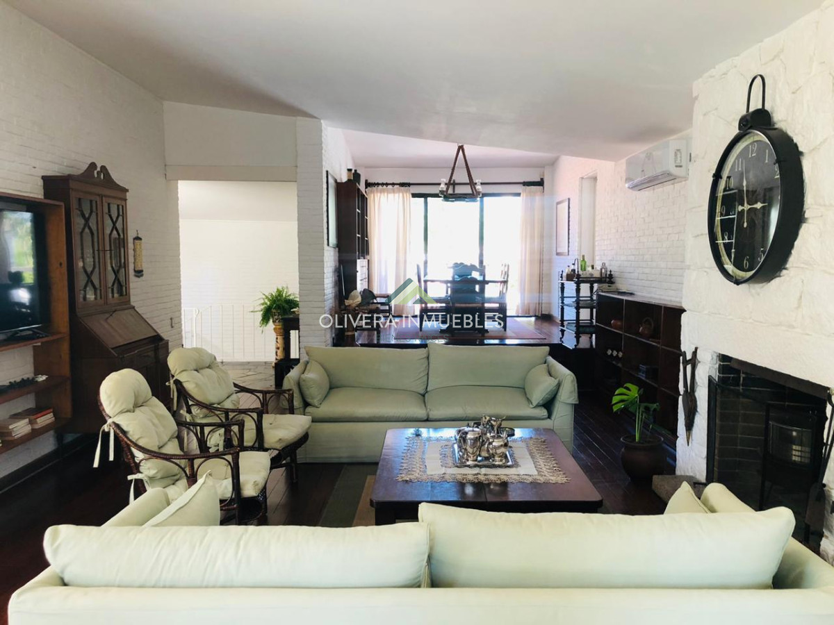 Casa ID.7461 - Casa de 5 dormitorios más servicio en alquiler temporada.