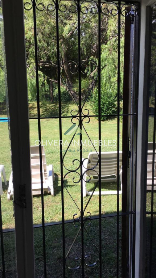 Casa ID.7151 - Alquiler y venta sobre playa mansa. 