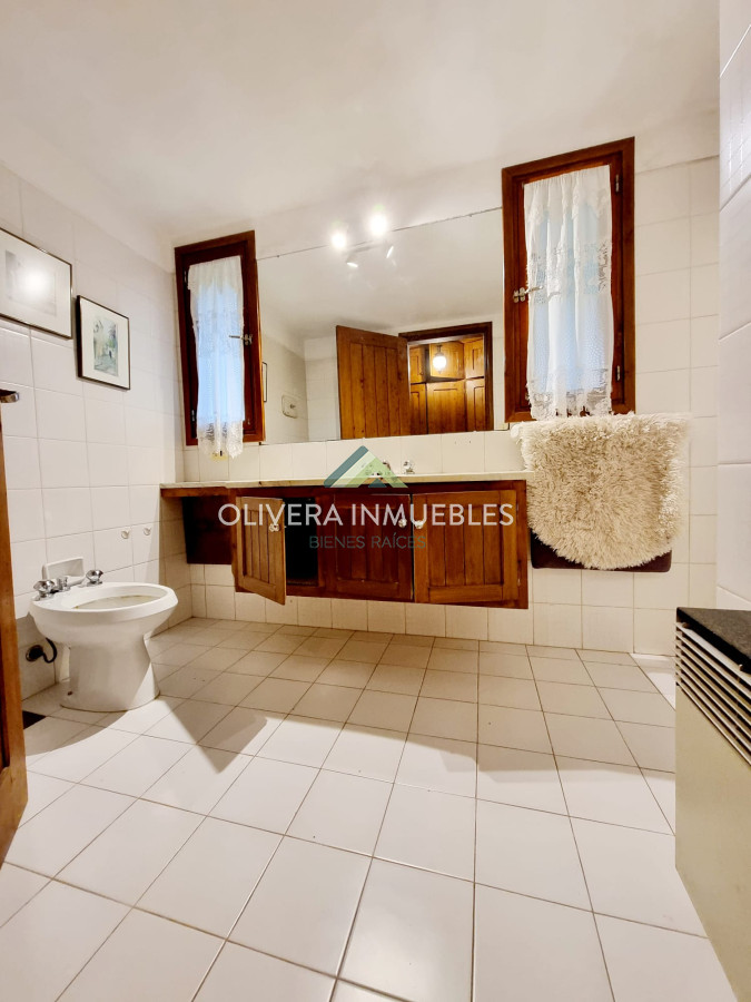 Casa ID.10990 - Alquiler de verano! Casa de 4 dormitorios, 3 baños. Barbacoa abierta, cancha de tennis. Gran jardín!