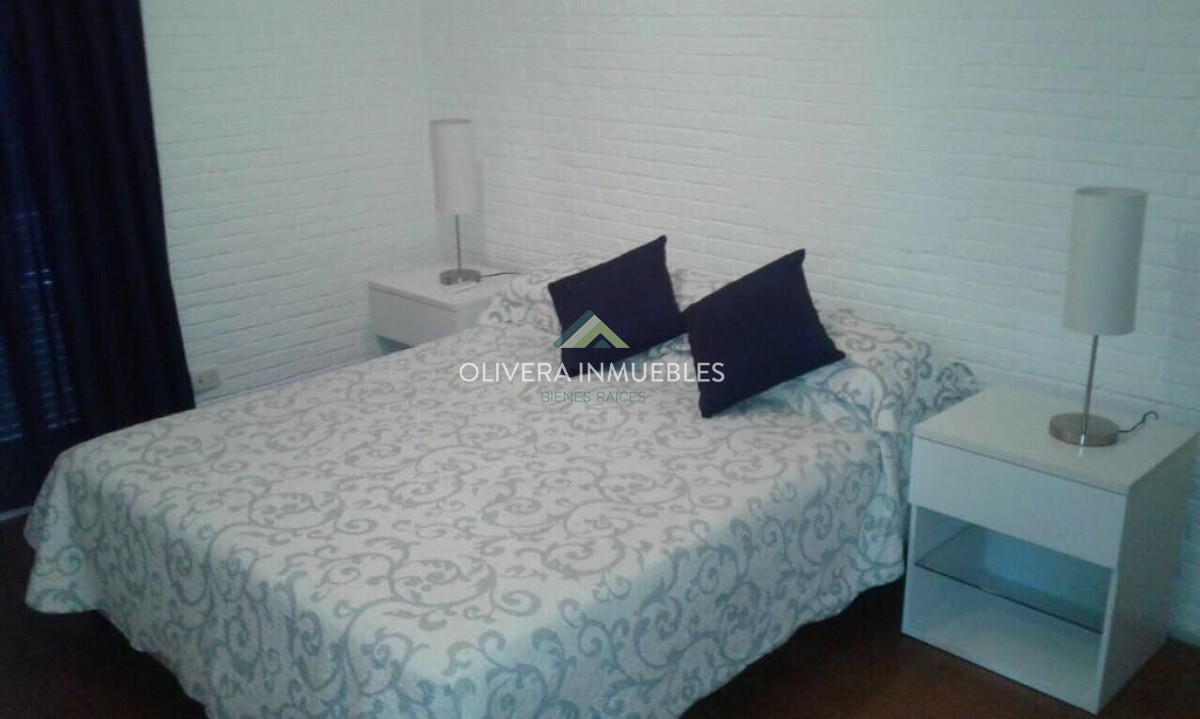 Casa ID.7151 - Alquiler y venta sobre playa mansa. 